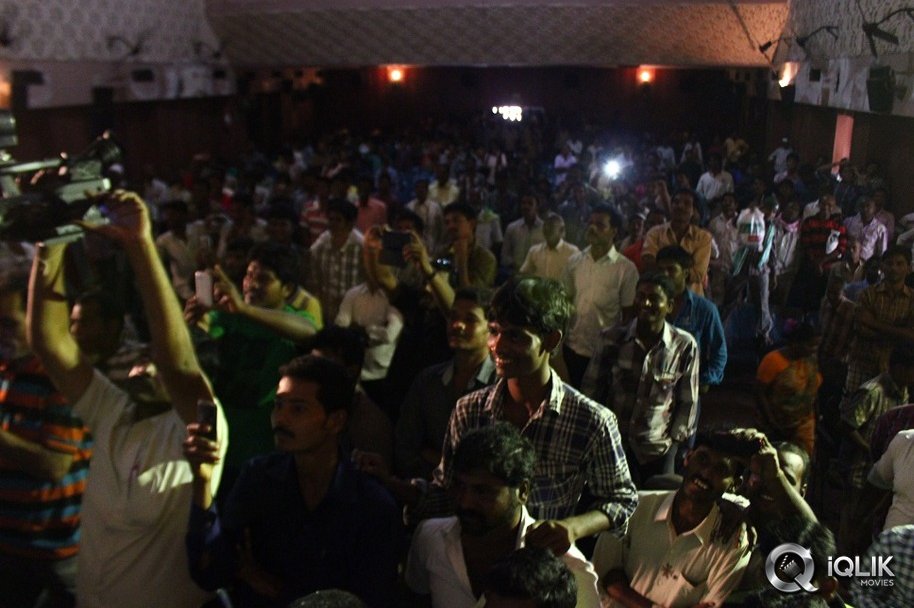 Yevadu-Movie-Success-Tour